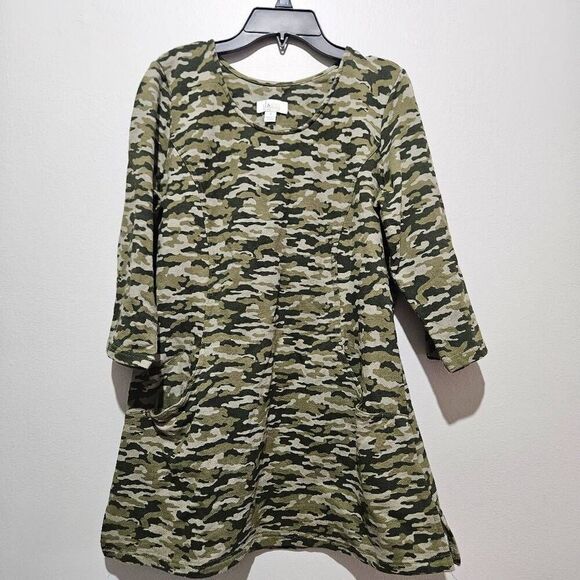 D&Co Denim + Co Women Activewear A-Line Tunic Top Size Small Green Camo Short Sl - Picture 1 of 8